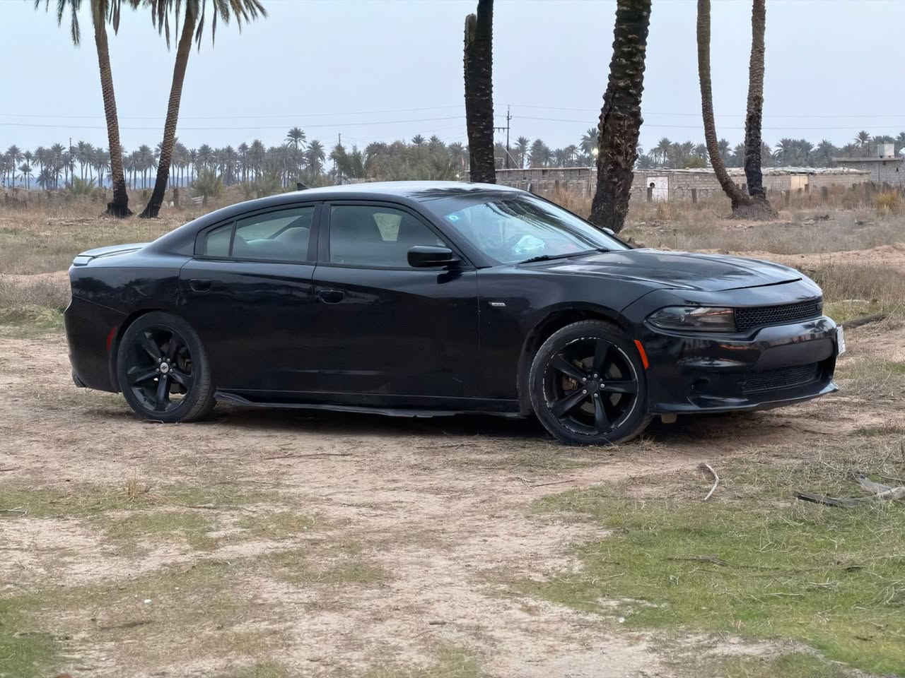 السلام عليكم للبيع جارجر موديل 2016 السياره بسمي كامله من كلشي السعر 175 وبيه مجال ***********
