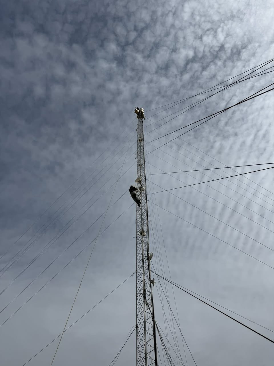 "🔥 تنصيب أبراج إنترنت بأفضل الأسعار!
سرعة عالية في العمل 🔥.
للطلب والاستفسار: [***********/***********]
 #أبراج_إنترنت"يتوفر حديد g35كرسته اوعمل
