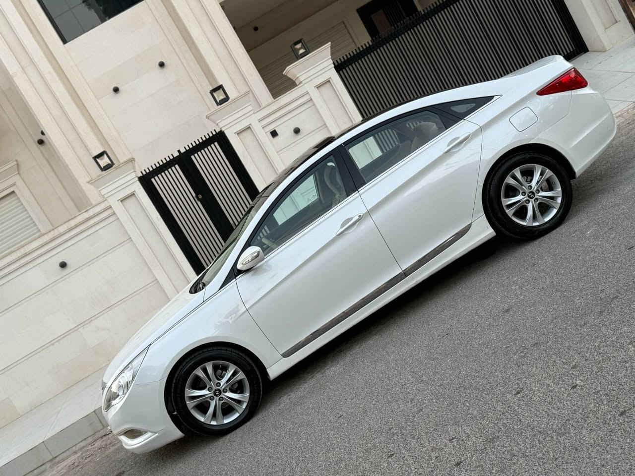 سيارة سوناتا وارد خليجي 2011
شرط كير محرك صدر امامي خلفي جاهزها اربعه تايرات جددت بيها فقط جاملغ امامي كلير وباقي سياره كفاله عامه موصفات معروفه مكاني صويره سعر 132 اتصال 
***********
