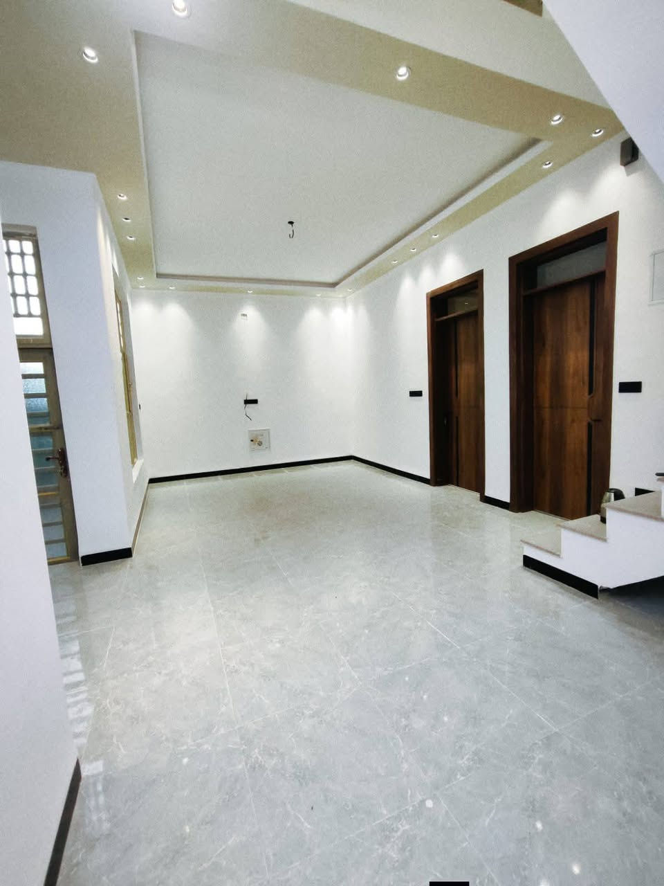 🏠بيت للبيع زراعي سند 25
🏚️ديوانية / حولي الخصيمه عرصات حيدر بن حجي هندي 🏠

✅كونكريت مسلح 

 

❇️زراعي سند ٢٥ [مرقم جاهز للتطويب]

✅المساحة : 240متر 

❇️الواجهة10 متر

❇️النزال : 24 متر 

♻️محتويات الدار 

 🔆 غرفة نوم عدد2

🔅استقبال 

🔅صالة 

🔅مطبخ 

🔅حمام

🔅صحيات داخلية وخارجية 

🔅كراج سياره كبير 

🔅حديقة كبيره

ملاحضات ع البيت 

✅كونكريت مسلح و صب مركزي 

✅ كهرباء بوري البيت بالكامل

✅تأسيس ماء وكهرباء انابيب سمارت  الاصلي

✅شبكة تقطير سبالت للبيت بالكامل 

✅شبكة كاميرات للبيت بالكامل اربع جهات 

✅خدمات كاملة (  ، ماء ، كهرباء ،  +مدارس) 

⚜️ للاستفسار مراجعة مكتب الحاج ابو احمد الجبوري للوساطه العقاريه

حولي الخصيمه /عرصات حيدر بن حجي هندي على شارع العام 

او الاتصال واتساب او عن على الارقام التالية 

***********

***********

***********
