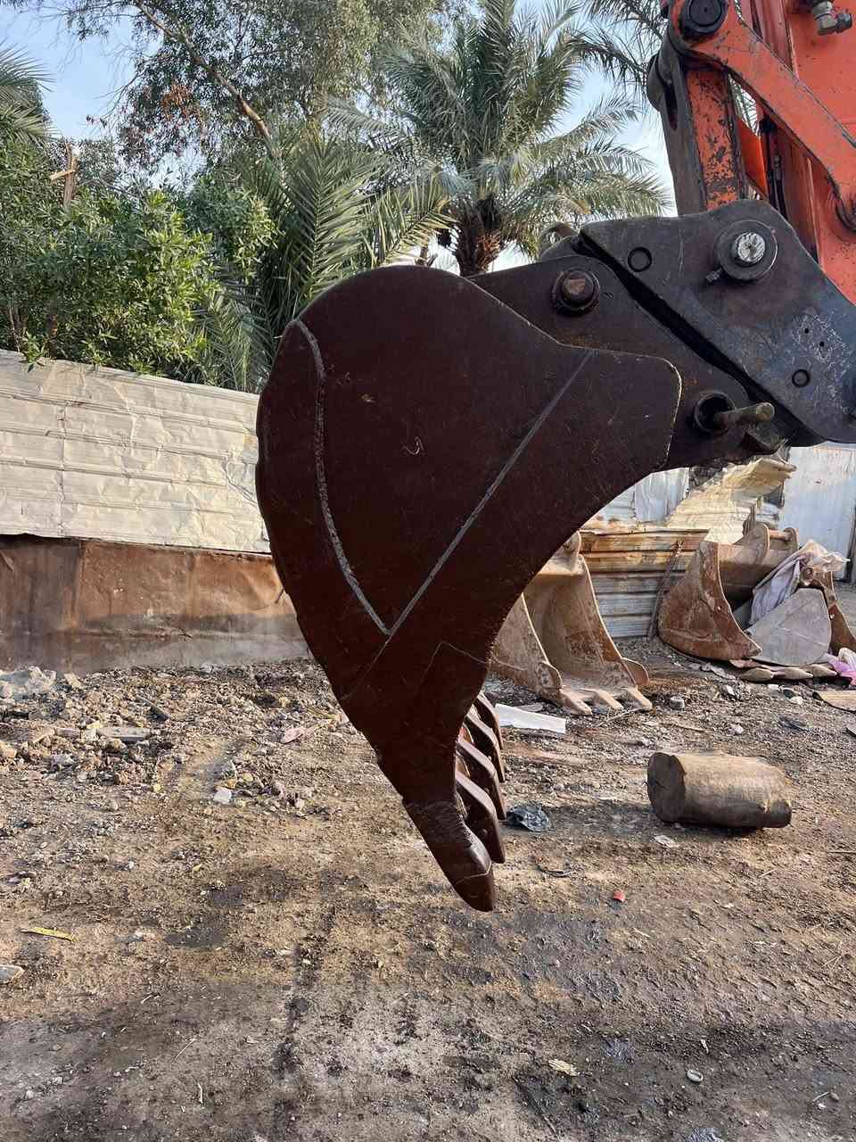 سلام عليكم كيله متر وعشرين البيع مال حفاره تاير  ***********
