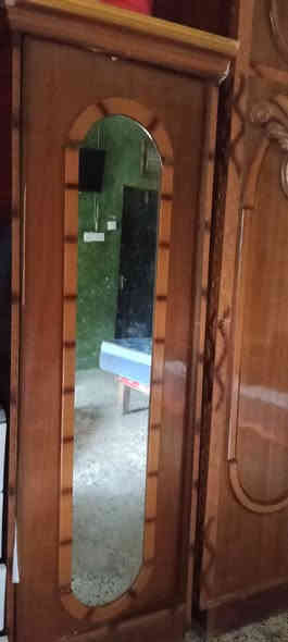 غرفة عراقية متكونة من جرباية وكنتور وزاوية وميز مراية  ماعدة الدوشگ للبيع مستعملة السعر خاص  ***********3
