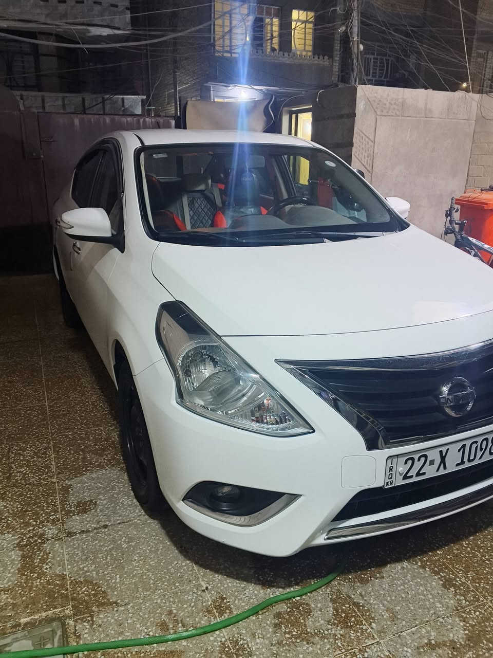نوع السيارة وماركتها: (نيسان صني مصري)........ 
سنة الصنع (الموديل): (2025)........ 
الفئة: (فول مواصفات+كار بلي).......... 
المسافة المقطوعة (الماشية): (48,000 كم).......... 
اللون الخارجي: ( أبيض لؤلؤي)........ 
اللون الداخلي: (اسود مطعم احمر/ جلد)........ 
سعة المحرك: ( 1500 لتر)........ 
ناقل الحركة: (أوتوماتيك)......... 
نوع الوقود: (بنزين)........ 
نظام الدفع: (دفع أمامي)......... 
تحويل مباشر رقم اربيل ب اسمي.......... 
العسر $122...... 
(عنوان بغداد الامين الثانيه سكينه شارع 20 )....... 
رقم الهاتف (***********)........
