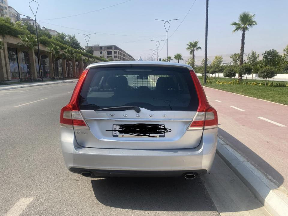 سلاموعليكم
volvo.V70
موديل2016
حجم مكينه20توربو
مكفوله كفاله عامه 
رقم و سنويه جديده
سعر خاص
رقم تليفون***********
