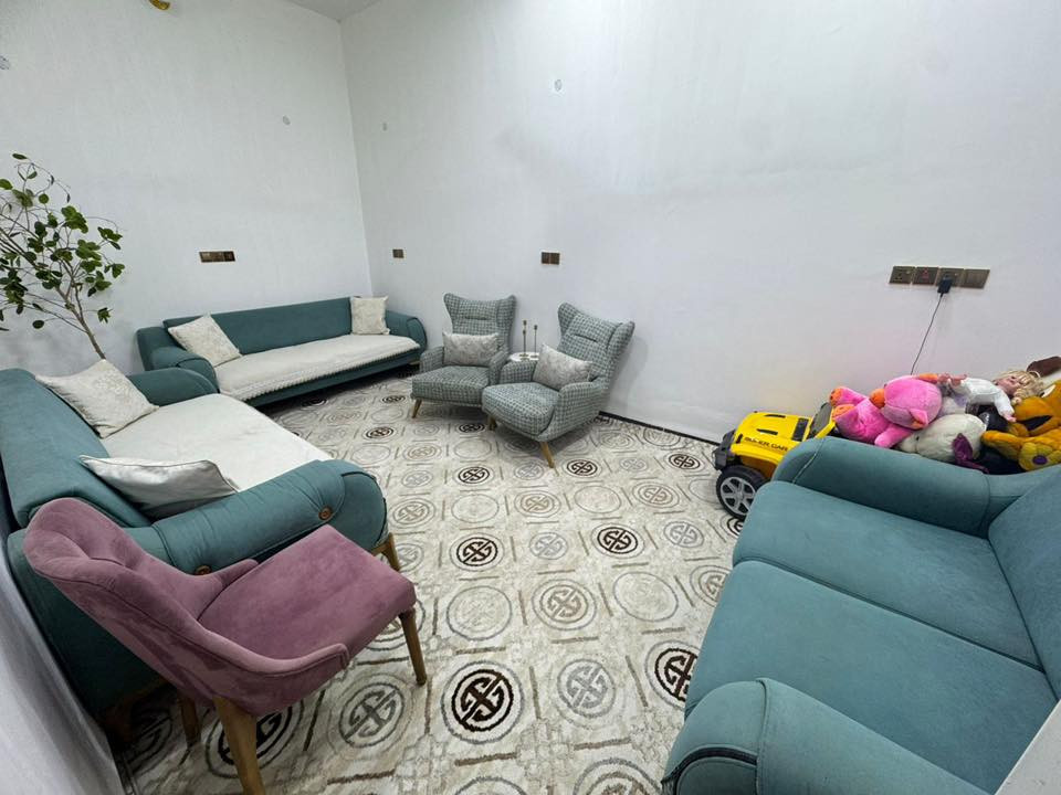 تخم قنفات تركي 10 مقاعد نظافة 90٪ متين جداً يتكون من قنفة ثلاثية عدد (2) وقنفة ثنائية عدد (1) وكرسي مفرد عدد (2) 
القنفات الكبيرة قلاب تتحول الى سرير
ملاحظة / احد ارجل الكرسي المفرد مكسورة 
العنوان كربلاء / الهندية (طويريج) 
للإستفسار الإتصال على رقم الهاتف
***********
