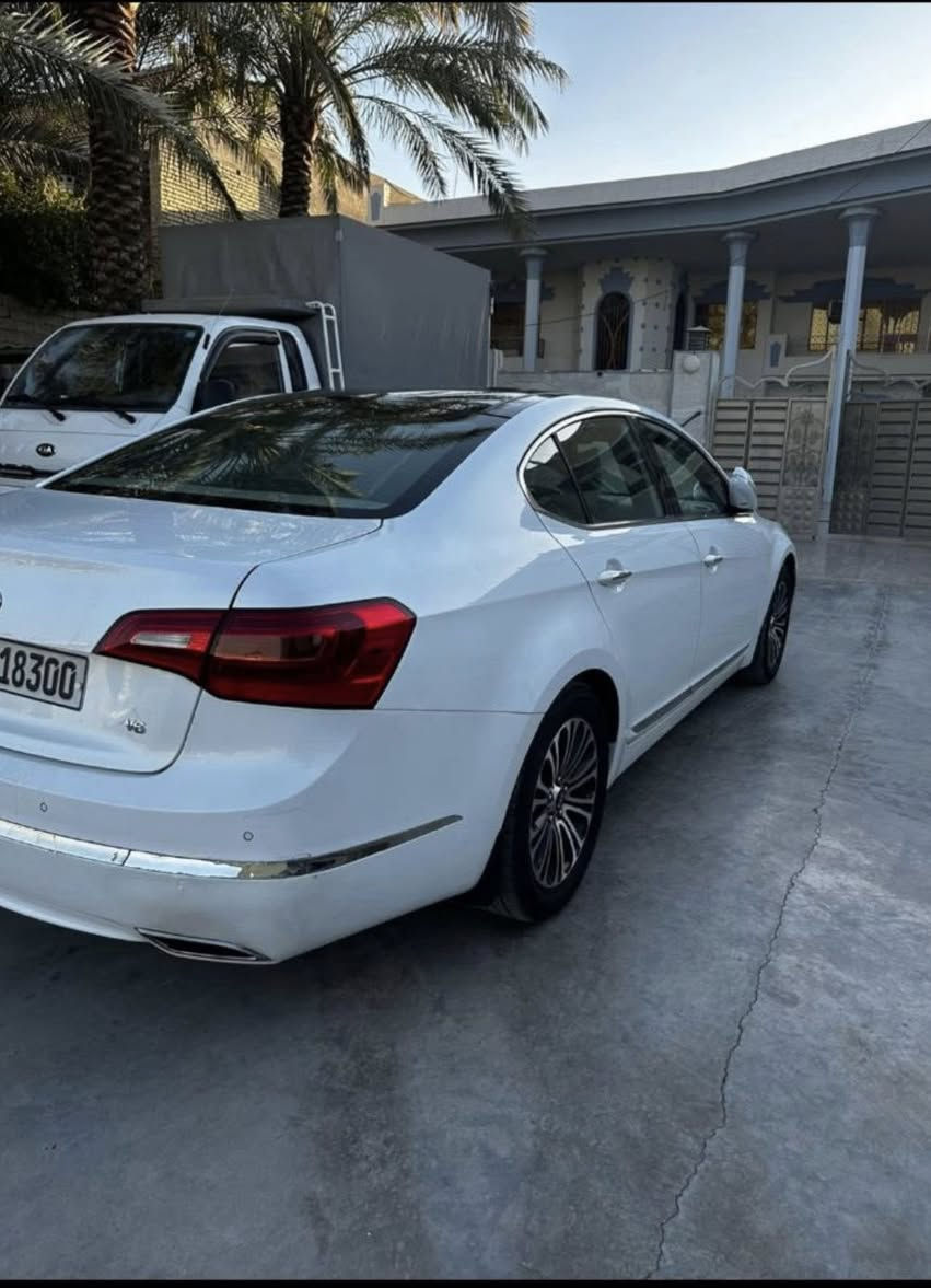 كيا كاتنزه 2012 وارد خليجي 
فول موصفات واحد عله واحد 

 بصمه بنورامهVli
كير مكينه حداديه تايرات خير من لله كله جديد 
السياره بيه قطعتين صبغ الجاملاغات الماميه واحد اكلير واحد صبغ بس رش بدون حادث كفاله من الحادث 
تدفئه تبريد بل كشنات 
السعر 125 وبيه مجال شي قليل ؟
***********
