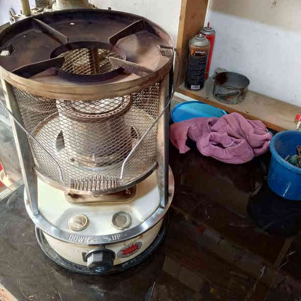 يوجدصوبات كهربائيه 
وصوبات نفطيه 
نظيفات وكامله 
يوجد تصليح صوبات كهربائيه وتصليح وتنظيف صوبات نفطيه 
عنوان سبع البورالثمنتالاف شارع الطيار الرقم ***********
