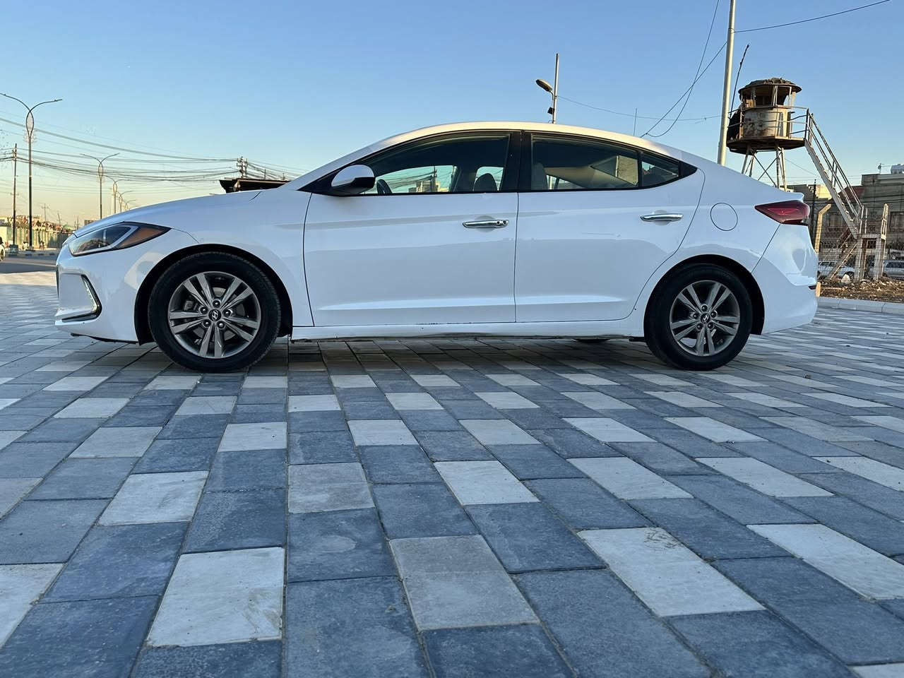 السلام عليكم (( السعر 114 ))
النترا موديل 2017 وارد امريكي 🇺🇸 حادثهة جاملغ وشوية من البنيد + بيهة مكانات صبغ 3 قطع اثر تقشير بدون اي حادث والقمارة كذالك بيهة ترقيعات صبغ بدون قطرة معجون بسبب التقشير والصدفي معروف عنه بالتقشير مكفولة من الحادث القوي  ويوجد تكحيلات بسيطة ايضاً سبب تقشير

السيارة حلوه وجديدة حيل وكاملة وماناقصهة شي تبريد تخم تاير ادامة كاملة من مجاول بلكات نوزلات سيرفز كامل فيت بم وكالة اصلي حته الدهن الي بيهة وكالة (( AMSOL )) 

ماشية 124 

👇⬇️
المواصفات سياره 
1-تحكم استيرن 4 جهات
2-كامره  
3-كشنات ايرباك
4-رادارات جانبية
5-ويل كب اصلي
6-لد امامي خلفي
7-لايت عدسة اصلي
8-محرك 2000 دوش + كير ( ATM )
9- 3 وضعيات قيادة نظام قيادة SPORTS + Normal +Eco
10-تحكم مري كهرباء + بلوجكترات لد إشارة 

(( ملاحظة )) عليهة غرامة 750 الف 
بالنص بيني وبين المشتري مالهة علاقة بالعملة هاي ثابتة
 
عنوان بغداد للاستفسار 
الاتصال ع رقم *********** 
اتصال فقط غير متواجد ع الفيس 
((ورجاءاً فقط الشراي يتصل))
