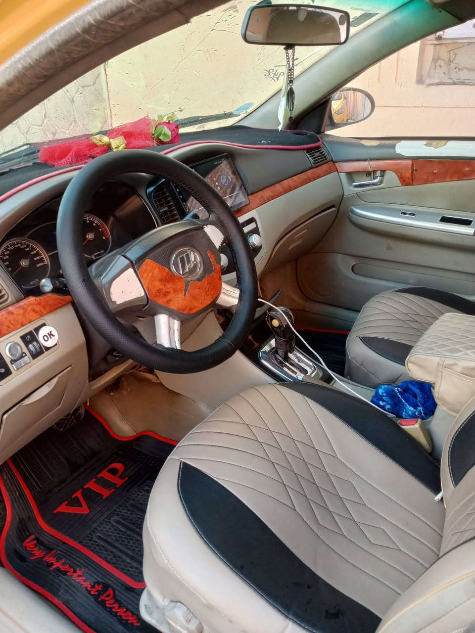 ليفان للبيع موديل 2011السياره 620كاربون بيها كير ومحرك يارس السعر خاص ***********
