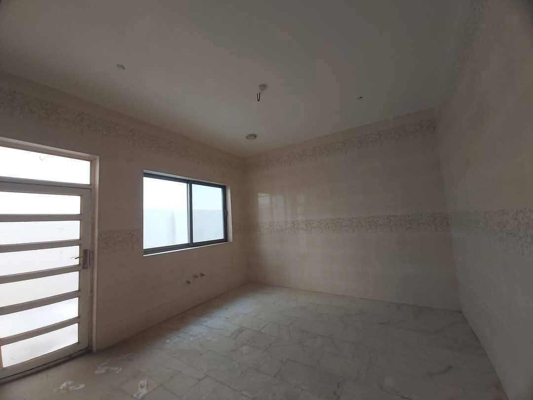 دار للايجار مجمع عماد سكر السكني النجف المساحة 250الي رايد دار بالمجمع يتواصل واتساب ***********
