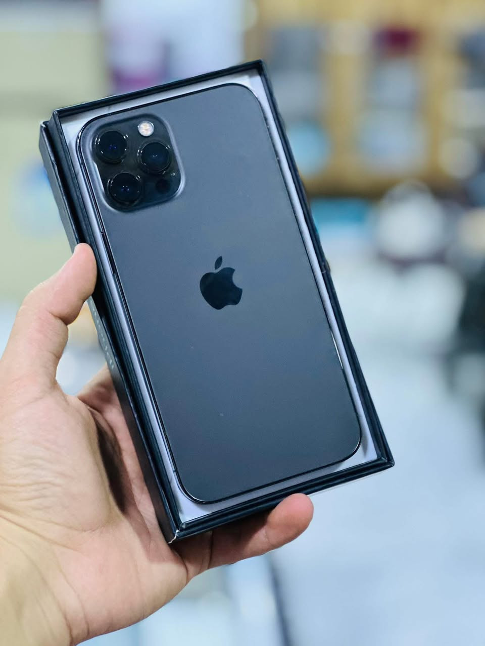 ايفون 12 برو ماكس 
بسعر 365 الف 🙄🙄🙄😁
ذاكره 128
بطاريه 90‎%‎
شرق اوسط
نضافه 100‎%‎
فقط امبدل شاشه اصليه😁
***********
