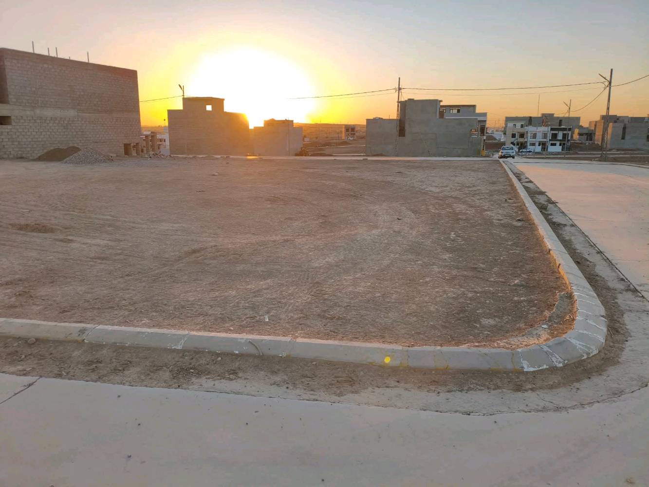 بيع مستعجل ارض ركن بالغزل القديم مساحه 184م واجهه 15 وعمق 12 وشويه مربعه ومرتفعه جبهتهه شروق وشمال خدمات كامله اني الشرعي وكرت تمليك بلديه هم بيها باسمي السعر المتر ب285