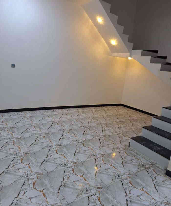 #للايجار 
بيت حديث في الجزيره الفيروزيه قرب مجمع الرواد مساحه 150م يحتوي على غرفتين استقبال صاله مطبخ طارمه صحيات السعر 450
***********
***********
المهيمن للاستثمار العقاري
