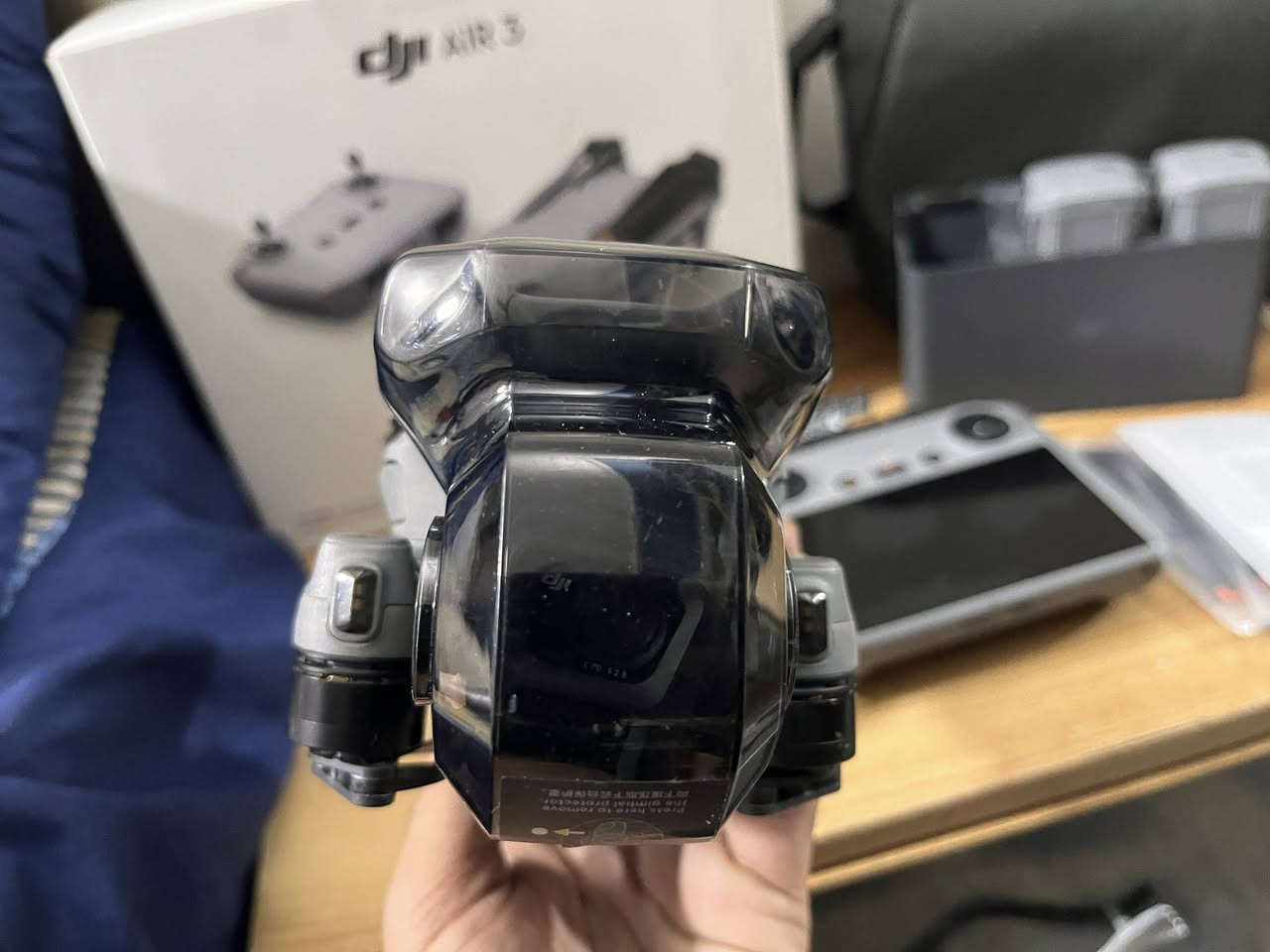 السلام عليكم 
dji.  
AIR.  3.  KOMPO. SMART
قطعه حرامات ينكال عليهه مستعمل 
اير ثري كومبو نضافه١٠٠/١٠٠ 
كامل ملحقات درون كفاله من كلشي 
شكد متتوقع نضيفه 
السعر والاستفسار ***********
مكاني بغداد الاعضميه 
توصيل متوفر
