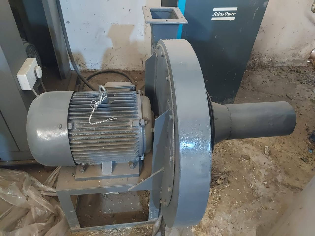 للبيع ماكينة تعريج بحاله ممتازه معها سيت رول تعريج جديد عرض الماكينه 185سم سرعه الماكينه 120متر بالدقيه. مكان المعاينه بغداد


**إذا كنت صاحب هذا الإعلان وتريد حذفه لأي سبب، رجاءا أرسل رسالة إلى الدعم الفني**
