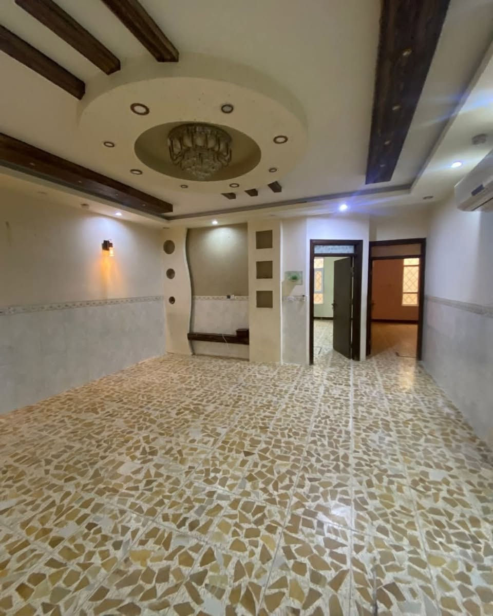 🏠اعلان اعلان
دار للبيع
موقع مميز
~~~~~~~~~~~
طابو ملك صرف
~~~~~~~~~~~~
سنه البناء 2012
الدار كلش نظيف 
قريب على سايدين
~~~~~~~~~~~~
📐المساحه:-250م
📐الواجهة :-10م
~~~~~~~~~~~
📍الموقع :حي العدن
مقابيل جامع تحسين سوراني
~~~~~~~~~~~
💸السعر :-علق ب(تم) يوصلك السعر
~~~~~~~~~~~
الطابق الاول  يحتوي:-
كراج +حديقه +استقبال +مطبخ +
غرفتين نوم+هول +صحيات
~~~~~~~~~~~
الطابق الثاني يحتوي على:-
هول +صحيات +غرفتين نوم
~~~~~~~~~~~
للاستفسار اكثر الاتصال على
***********📱
~~~~~~~~~~~
نستقبل جميع العروض 
🏠السكنيه  🏛️التجاريه
