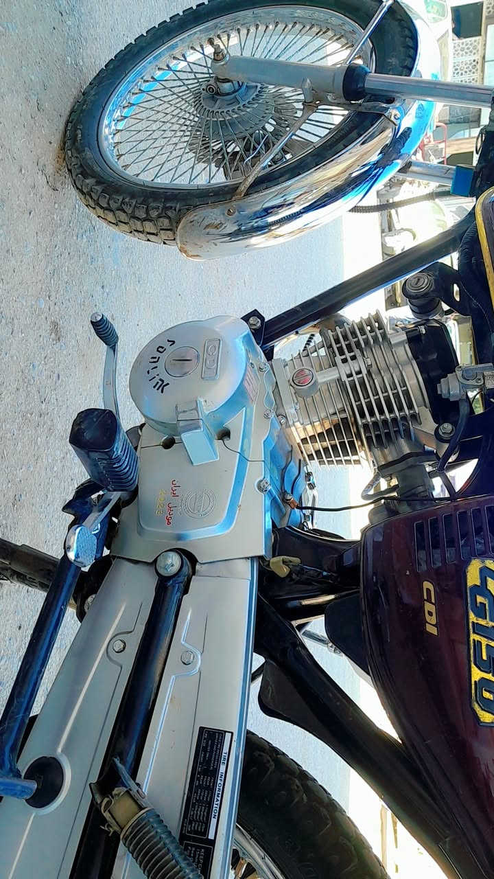 تايكر موديل ٢٣ مكينه بلاد برغي ممدود عليها شرط ممفتوحه كلها شغاله مناقصها كلشي ورقه كورتونيه اصليه دراجه عدله السعر ٥٥٠ المكان ديالى بعقوبه الهويدر ***********
