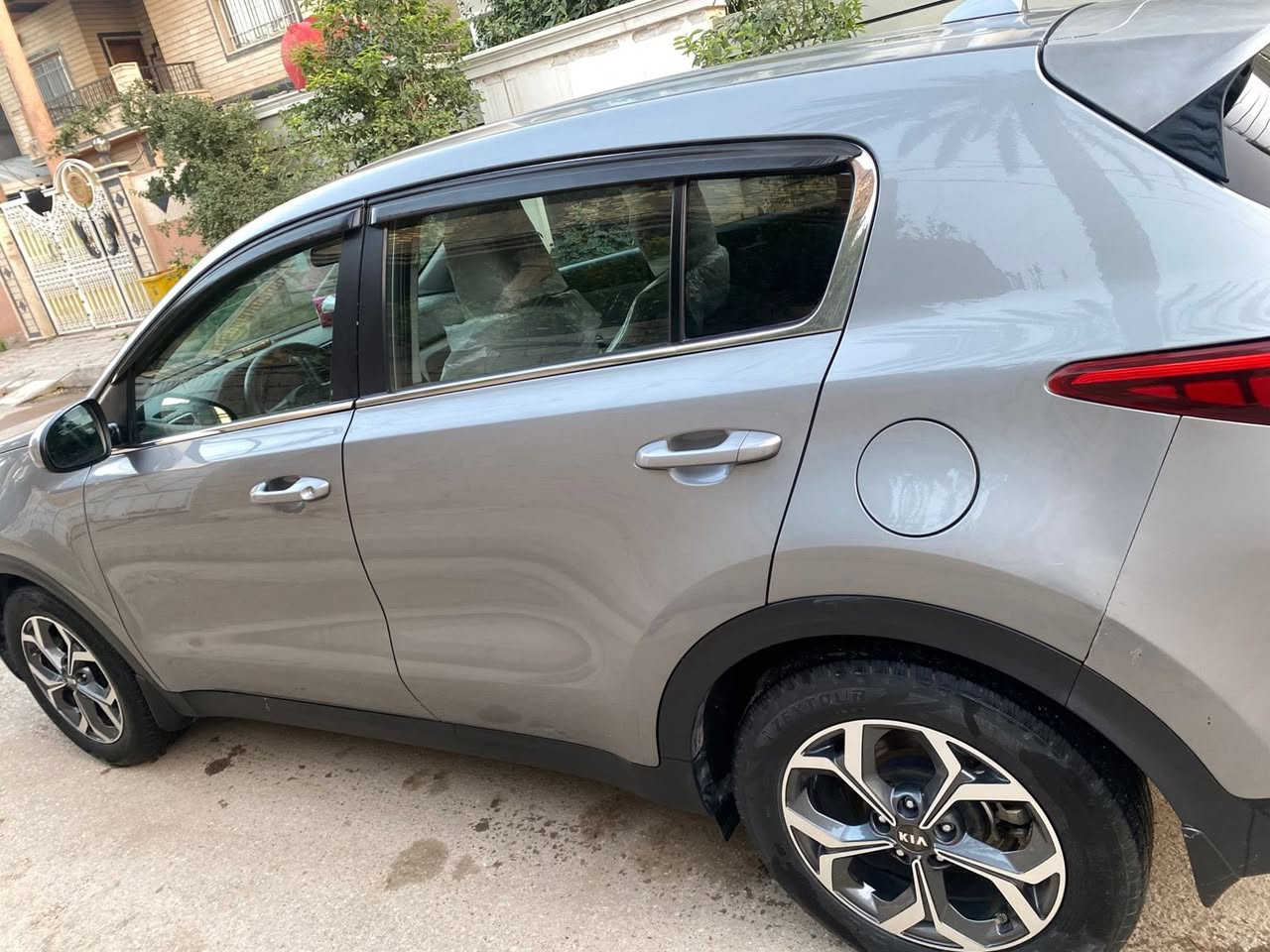 سبورتج ٢٠١٩ امريكي حادثها سرقة قبغ الصندوك الخلقي كما موضحة بالصور يعني مابيها ضربة السيارة مكفولة من كلشي حتى الدعاميات بلادية ماشية 81 ميل السعر 160
‏بيها مجال الاتصال***********
