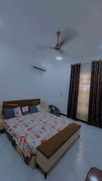 السلام عليكم 
دار للبيع في حي المنتظر الاول (مستعجل على البيع )
المساحة 170 متر
تتكون الدار من إستقبال 7.4
وغرف نوم عدد 2 
ومطبخ وحمام خارجي وداخلي وصاله كبيره الإستفسار الإتصال على الرقم التالي ***********
