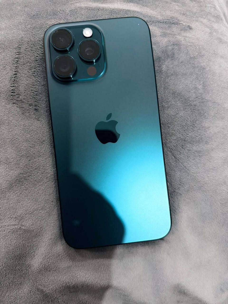 ايفون 15 بروماكس ذاكره 256 دبل سيم كارت شرق الاوسط بحاله ممتازه شخط مابي لون نيلي
بطاريه 90 بلميه مع كافه ملحقات الجهاز ومع كفرات اكثر من 20 كفر هديه حتكون مع الجهاز 
سعر البيع مليون 300 وبي مجال بسيط
للاستفسار ***********
***********
