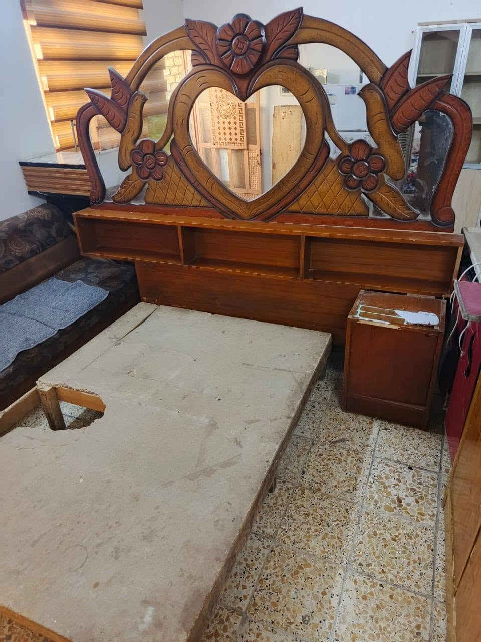 سلام عليكم بوفيه وجربايه ثنيهن ب60 للبيع مكاني بغداد بلديات المعسكر ***********
