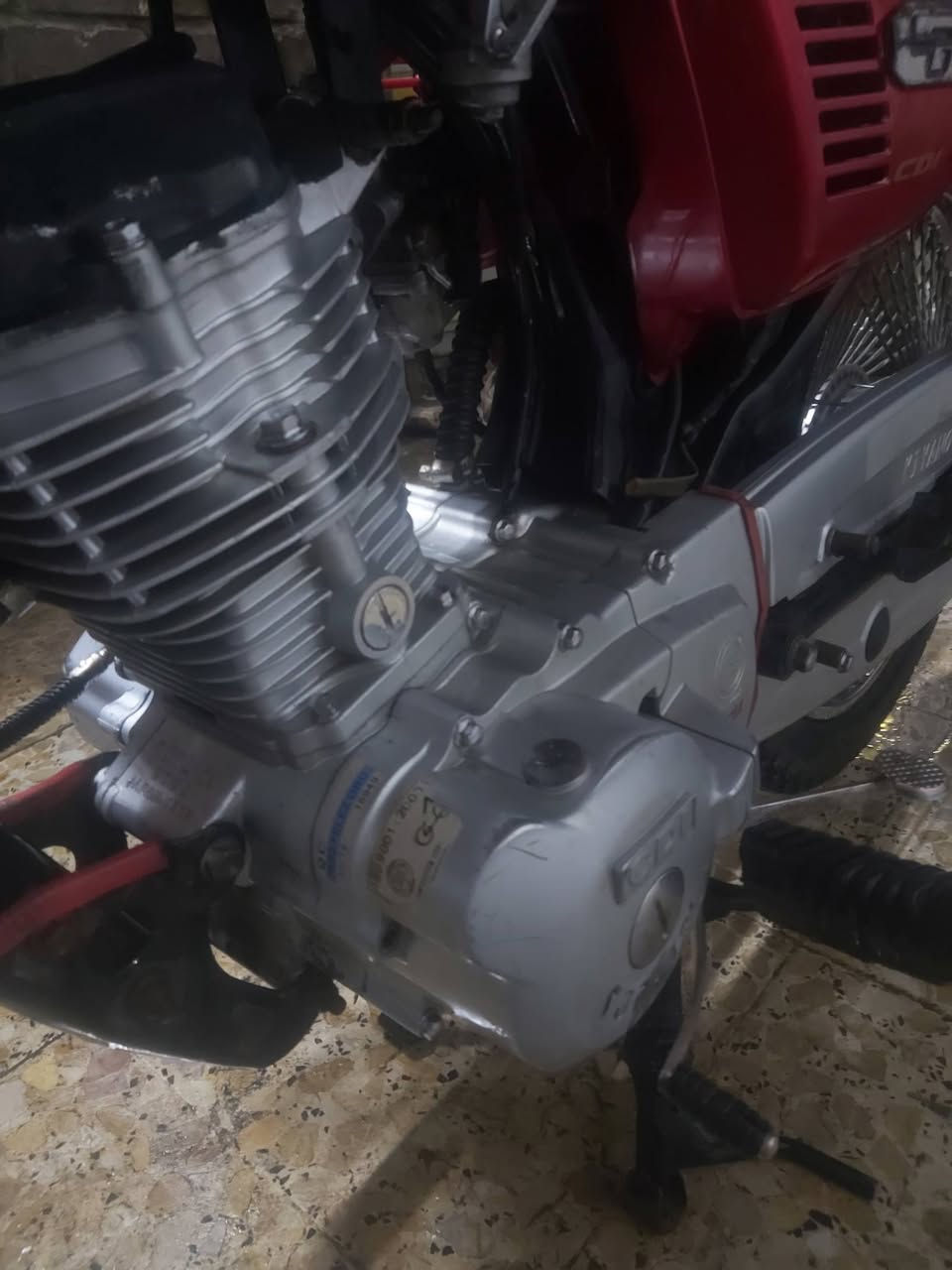 السلام عليكم
ايراني ٤ كير سولنك غطاس!  موديل 2022( اوراق اصولي)
مبدل فقط بستم اصلي و شغل درجة اولى.
و تبديلة دهن يورال الهولندي كل اسبوعين.
كلجات و ملف و فراك كلج و دشلي محرك كلهن جدد و شرط اصليات.
نضافة داخلية و خارجية فول كدامك صور. 
مال دلفري شغل واطلع كلشي بيهة جاهز.
دراجه عمر مابيهة اي نقص.
شغلات الجدد ، بنزات خلفية ، زنجيل ، جاملغ امامي ، بلك ، سويج ، قمجيات كامله ، ستاند موبايل ، صندوك اصلي ، صينيه زنجيل ، جوب امامي و خلفي ، تاير خلفي ، دشلي خلفي ، ربلات حديد..
مابيهة اي نقص عدا باتري كاعد و بوربرن صدر فقطط.
السعر : 400 الف قفل.
رقم اتصال او واتساب : ***********.
مكاني بغداد العبيدي شارع جامع.
