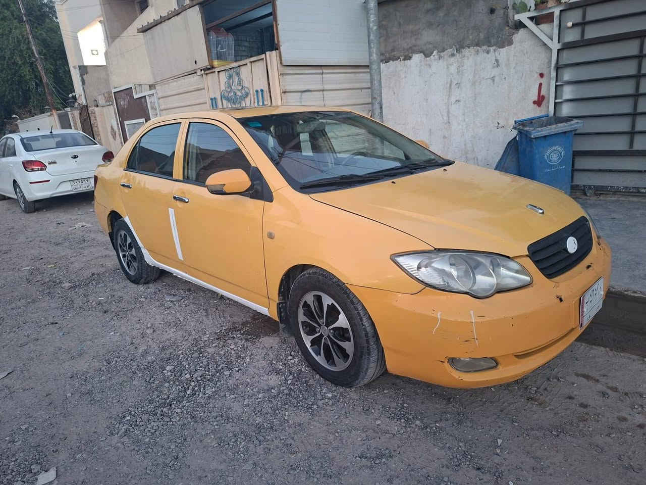 بي واي دي F3 ٢٠١١ كير ومكينة محور كورلا ١٨٠٠ تبريد شغال صدر وتايرات ممتاز وكشرها مثل ما موضح بالصورة
السعر ٤٠ وبيهه مجال بسيط
الرقم ***********
