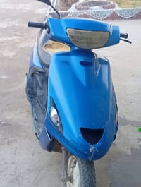 فراشة • دراجة نارية • عليها مجال