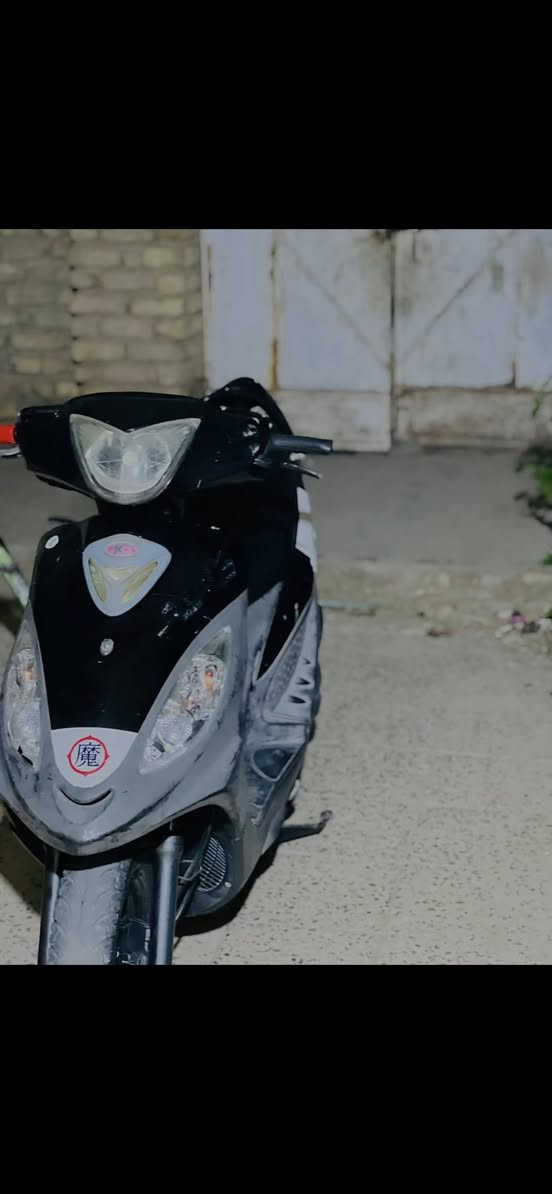 السلام عليكم عيوني دراجه كامكو للبيع موديل 13 السعر 775 الرقم ***********
