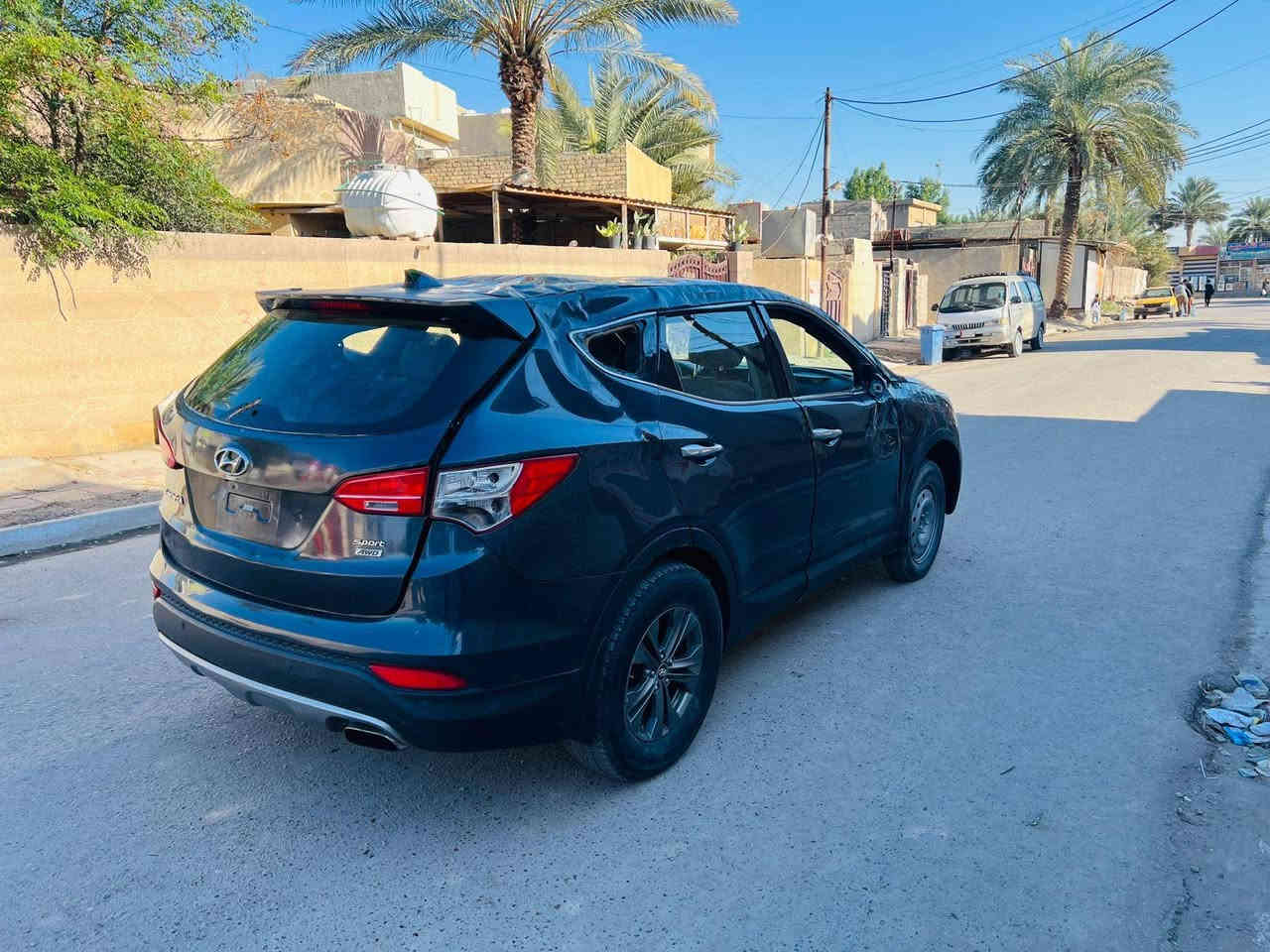 سلام عليكم للبيع هونداي سنتافي موديل 2016رقم مثنى مشروع وطني تحويل مباشر ارقام سنويه جدد اخوان سياره تعرضت لحادث جفيه  كما موضحه بلصوره ابيع على حادثهه سياره شغاله وتمشي لغود شواصي مكفولات مكينه 2400 مواصفات معروفه مكان السياره بغداد السعر 78$الاستفسار ***********
