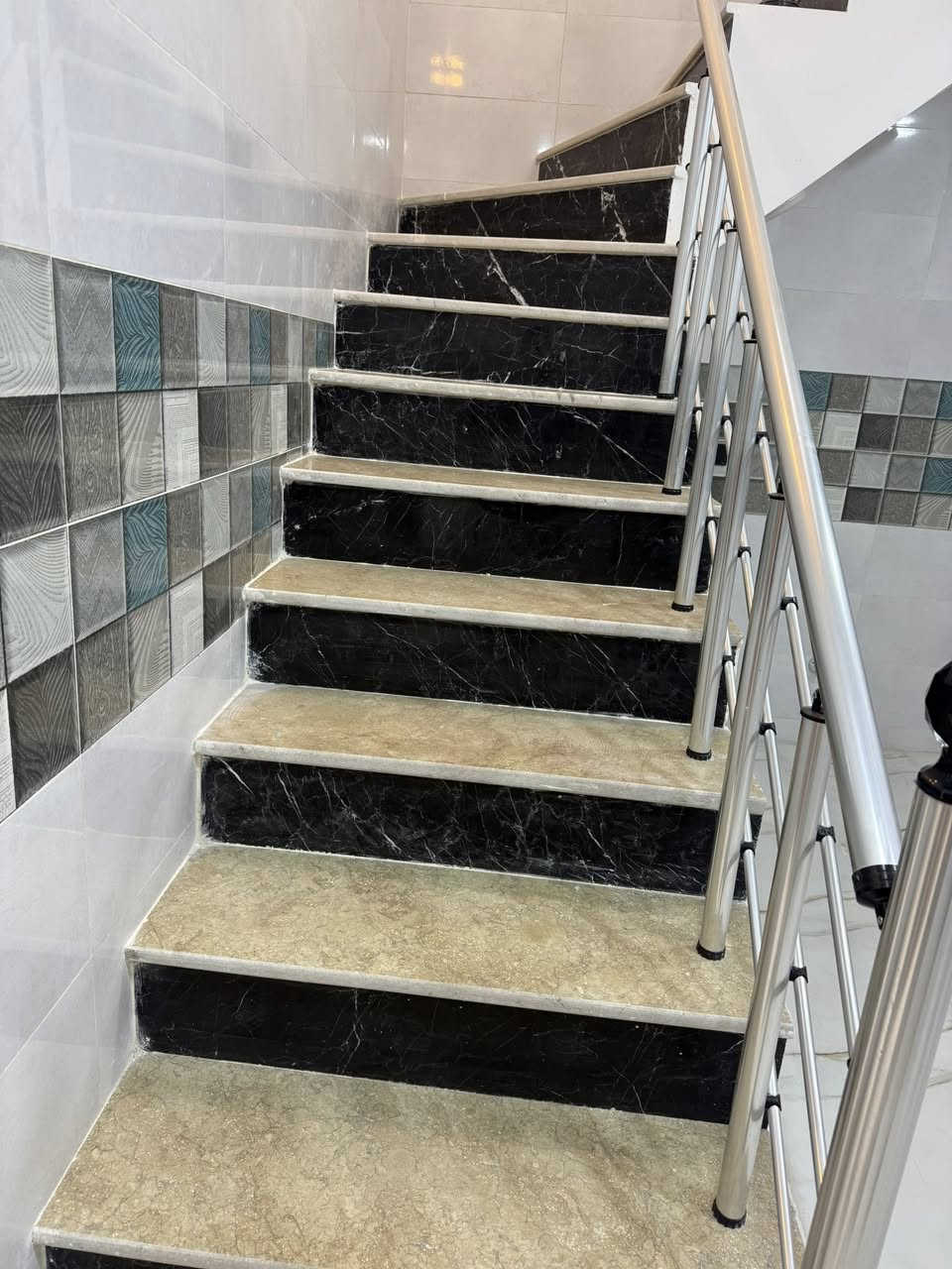 ًدار للبيع بناءً حديث
المساحه ٦٥ متر يحتوي على ثلاثه غرف نوم 
الموقع شارع سليم الفرع الثالث  بعده الحسينية 
السعر 105 مليون لاستفسار 
***********
وات ساب ***********
