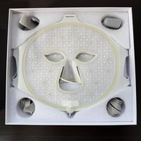 قناع CurrentBody • LED علاج البشرة • تحفيز الكولاجين