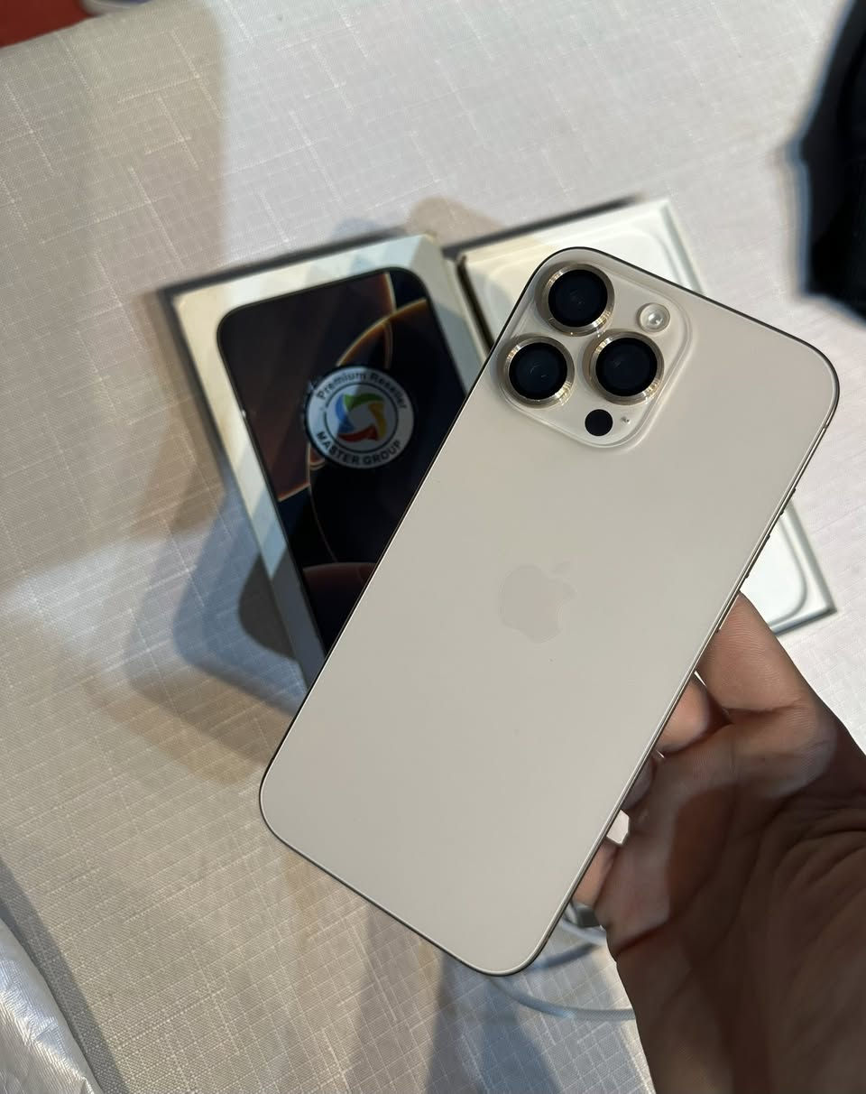 16 برو ماكس ذاكره 256 بطاريه 96 مامفتوح ولا شخط بي ضمان  سعره 1350 مكاني الكاضميه ***********
