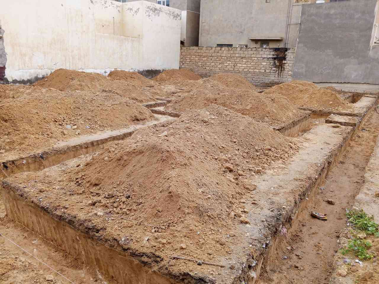 سلام عليكم يوجد كادر تنضيف بيوت ارضيه -+ جدران  سراميك +  شبابيك + بوب +دفن اساس وتنزيل اساس + وحفر اساس + اساس ضاهري + وتصفيط بلوك +تحويل بلوك. + تفليش +  تنضيف حدايق + تحويل رمل + سمنت + حصو + حفر فتال 🌚 اي استفسار واسعار جدا مناسب. وجوا السوك ***********@
