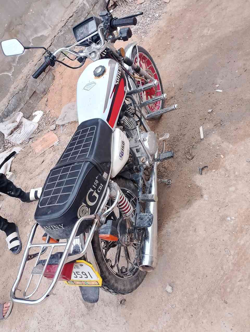 ايراني سونك للبيع موديل 22 مرقم رقمه بغداد دراجه مبدل بس كير جديد السعر مليون 350 وبي مجال المكان الفلوجه ***********
