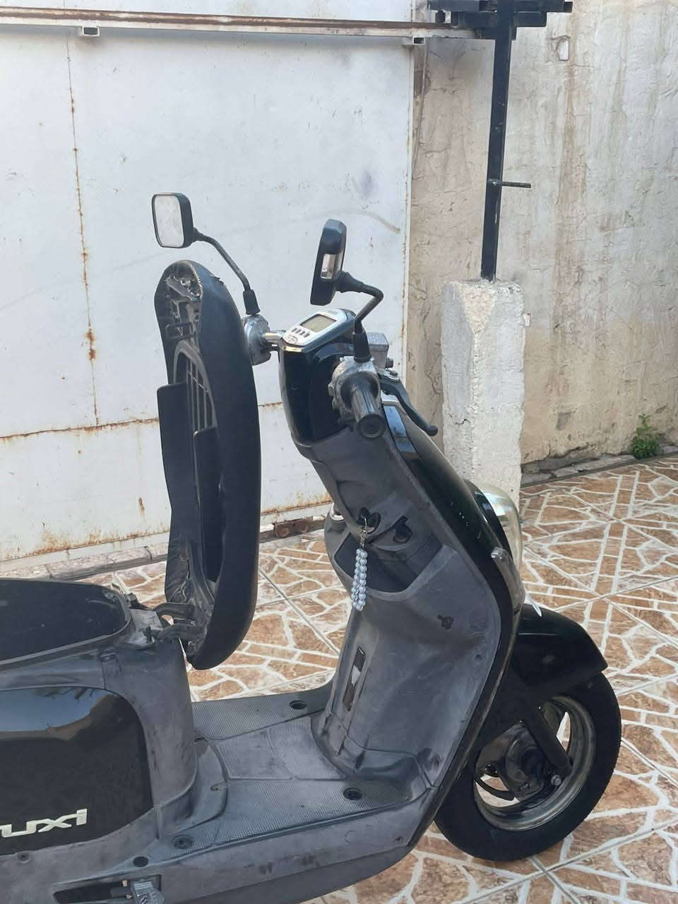 السلام عليكم دراجه للبيع بوليس ياباني نوع نوزل دراجه جديده بمعنئ كلمه كفالة عامه دراجه ختم واحد سلف ابلادي الدراجه بلاديه تايرات جدد او بريكات جدد وجيب فيتر وفحص مكان ديالئ بعقوبة اتصال ودلل ***********
