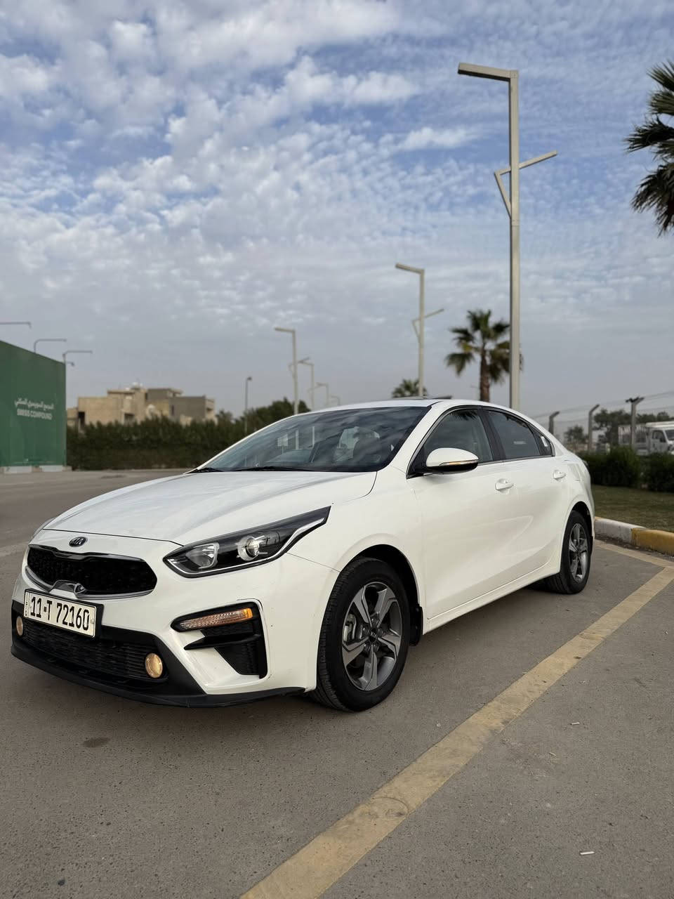 السلام عليكم
* كيا سيراتو خليجي 2020
* مكفوله كفاله عامه  
  عدا شخص بسيط بين البابين جهه الصدر  موضح بالصوره

* محرك  1600 دوش
* كير AT
* سلايد روف
* تبريد قطعتين
* أشاره بالمري 
* شاشه 
* تحكم ستيرن 
* ويل كب 16

* رقم بغداد بأسمي 
* السعر 155 ورقة  
* مكان السيارة  / بغداد ، الكرخ ، حي الجامعة

* رقم الهاتف
***********
***********
