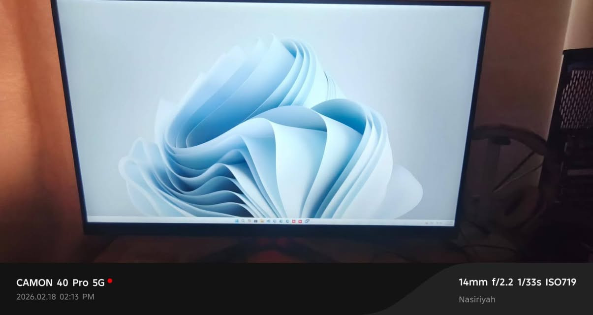حاسبه pc للبيع كامله وجاهزة
المواصفات 
* المعالج: Intel Core i7-7700K (مكسور السرعة مستقر على 4.4GHz) - أداء قوي جداً للألعاب والتصميم.
* كارت الشاشة: NVIDIA GeForce GTX 1060 (6GB) - يشغل أغلب الألعاب الحالية بسلاسة.
* الرام: 16GB بسرعة 2400 MHz.
* التخزين (مساحة ضخمة 3.25TB):
* M.2 NVMe 500GB (للنظام والسرعة القصوى).
   * SSD Sata مجموع (1.25TB) للألعاب والبرامج.
   * HDD 2TB للأرشفة والملفات الكبيرة.

الشاشة والملحقات:

* الشاشة: LG 32 inch / 165Hz / HDR / FreeSync Premium (شاشة عملاقة وسريعة جداً).
* الـ UPS: نوع WB pawen 3000VA (عملاق، يشغل الجهاز ساعة ونص مع الشاشة، و3 ساعات بدونها).


**إذا كنت صاحب هذا الإعلان وتريد حذفه لأي سبب، رجاءا أرسل رسالة إلى الدعم الفني**