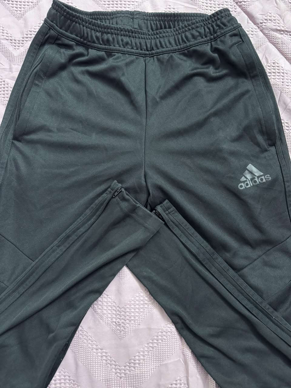 بجامه adidas
اصلي اصلي
غير مستخدم
قياس S-M


**إذا كنت صاحب هذا الإعلان وتريد حذفه لأي سبب، رجاءا أرسل رسالة إلى الدعم الفني**