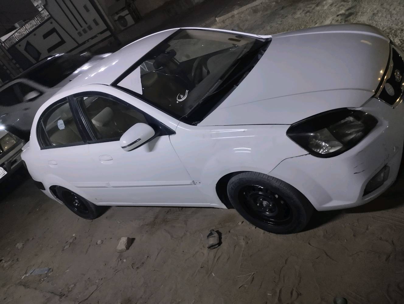 سياره كيه ريو كيرها كايم بيهه ضربه بالصندوك جاملغ مبدل بصرة تحويل تبريد ثلج السعر 68 ورقة و بيهه مجال بسيط