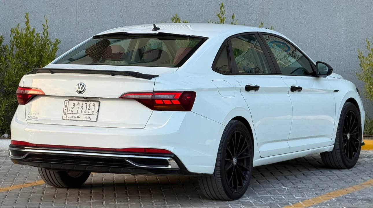 السلام عليكم اخوان
فولكسواكن جيتا ( 2019) 
محرك 4 سلندر 1400 توربو 🚀
كير اوتو

مواصفات S
شاشه كبيره
كار بلي
كامره خلفيه دواره
تحكمات ستيرن
اوتو ستوب
هاند بريك بصمه
كشنات جلد
لايت Led
بك لايت Led
عليه دعاميه وشباك GLi شكل الجديد
عليه ويل كب 19
عليه دعاميه خلفيه امريكا مسل
وبعد عليه اضافات سكوب وسبايدر
اخوان سياره 
حادثه جاملغ وبنيد
 وبلعراق صار بيه صبغ نص جاملغ خلفي
رقم بغداد تحويل مباشر ثاني يوم 
مكان السياره المنصور او الغزاليه 
السعر 133 وبي مجال بسيط 
للاستفسار (***********) بغداد, العراق
