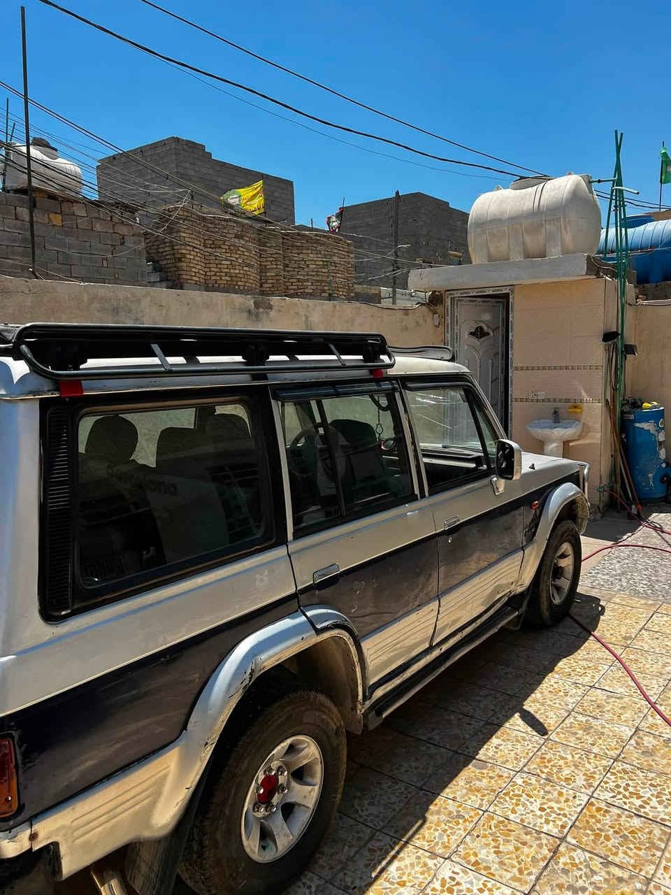 سلام عليكم كالوبر للبيع موديل 1993بغداد مشروع وطني. السياره حلوه نضيفه مرتبه مكينة و كير ففتي مكفولات تخم تاير اربعه جاملغات مبطنه سعر 40 وبيها مجال رقم الهاتف ***********مكاني بغداد مدينه صدر
