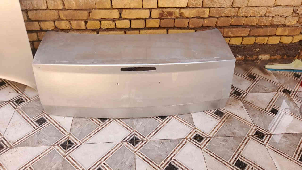 سلام عليكم بنيد وجنطه للبيع اصليات مو تجاري مكاني ناصرية سعره 175                 ***********
