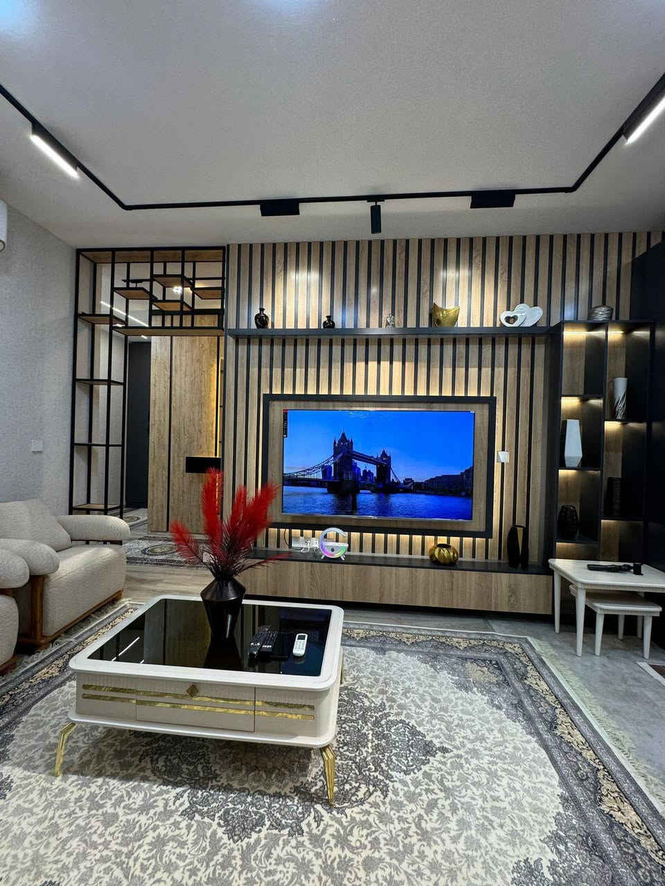 شقة مؤثثة #للایجار
اثاث راقی ، جدید 
ثلاث غرف و صالة ، مساحة 145 متر 
طابق 1 ، علی الحدیقە
مجمع سکنی لایف تاورز
اربیل ، مربع ذهبی ، حی سیدو بارك 
للتواصل 0750 444 7409 
0770 184 78 47
