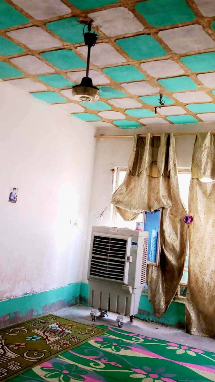 السلام عليكم بيت للبيع مساحه250 بشارع 5000 الرئيسي خط اول جيران فرن الصمون يتكون من غرفتين ومطبخ واستقبال وترك وحوش وصحيات سراميك بيت جاهز  السعر 14 وبي مجال للاستفسار على هاذ الرقم  ‏‪***********‬‏
