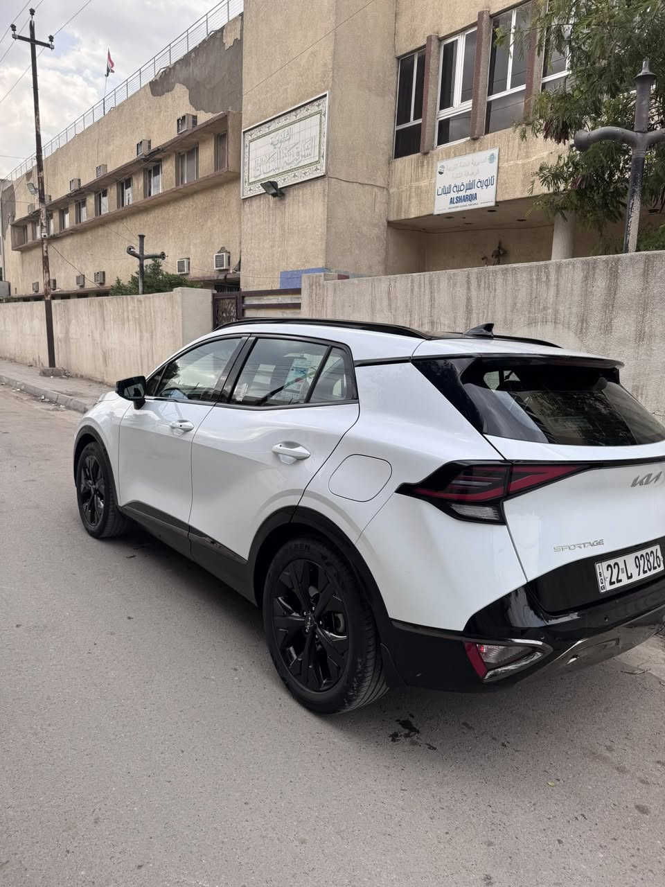 السلام عليكم
سبورتج موديل ٢٠٢٤ وكالة 
مكفولة من الحادث
فول مواصفات بلاك 
لون ابيض 
ماشية ٢١ الف السيارة على وضع الشركة
مكاني 
بغداد كرادة داخل 
***********
