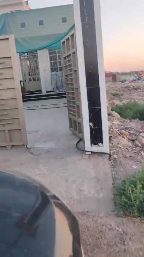 سلام عليكم ورحمه الله يعلن مكتب العنزي للعقار دار في الدوانم قرب شرطه خامسه قرب شرطه خامسه وسويب شباب علام شارع العويسات  الدار مساحه 250متر مكون غرفه نوم واحده منور خلفي خدمات صاله مطبخ كراج كبير حديقه استفسار***********مكتب العنزي
