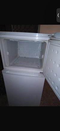 ثلاجة • نظيفة • ٩ قدم