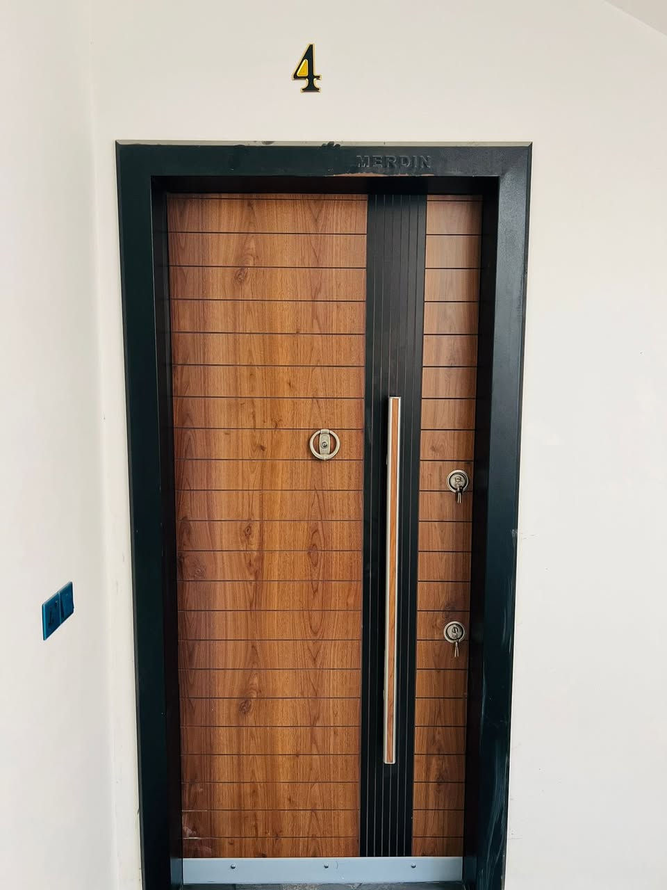 السلام عليكم 
يتوفر لدينا وحدات سكنيه للأيجار 
المساحه 100 م بناء حديث زيرو 2026 
 لكل طابق 2 نوم 2 مطبخ حار وبارد وخدمات
الموقع حي الجهاد  الخارجيه مربع بسام مقابيل التشجير المطله على مجمع النسيم ويتطلب عائله صغيره وشرط موضفين 
لمعرفة السعر يرجى الاتصال على الرقم التالي 

مكتب النسيم للعقار 

***********
