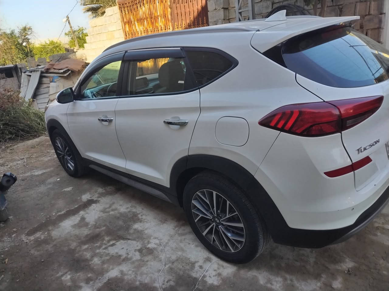 السلام عليكم توسان وارد امريكي محرك 2400 موديل 19بيع اومراوس حسب القناعه بسمي تحويل  مباشر سونار مرفق بصور الاستفسار اتصل ***********
